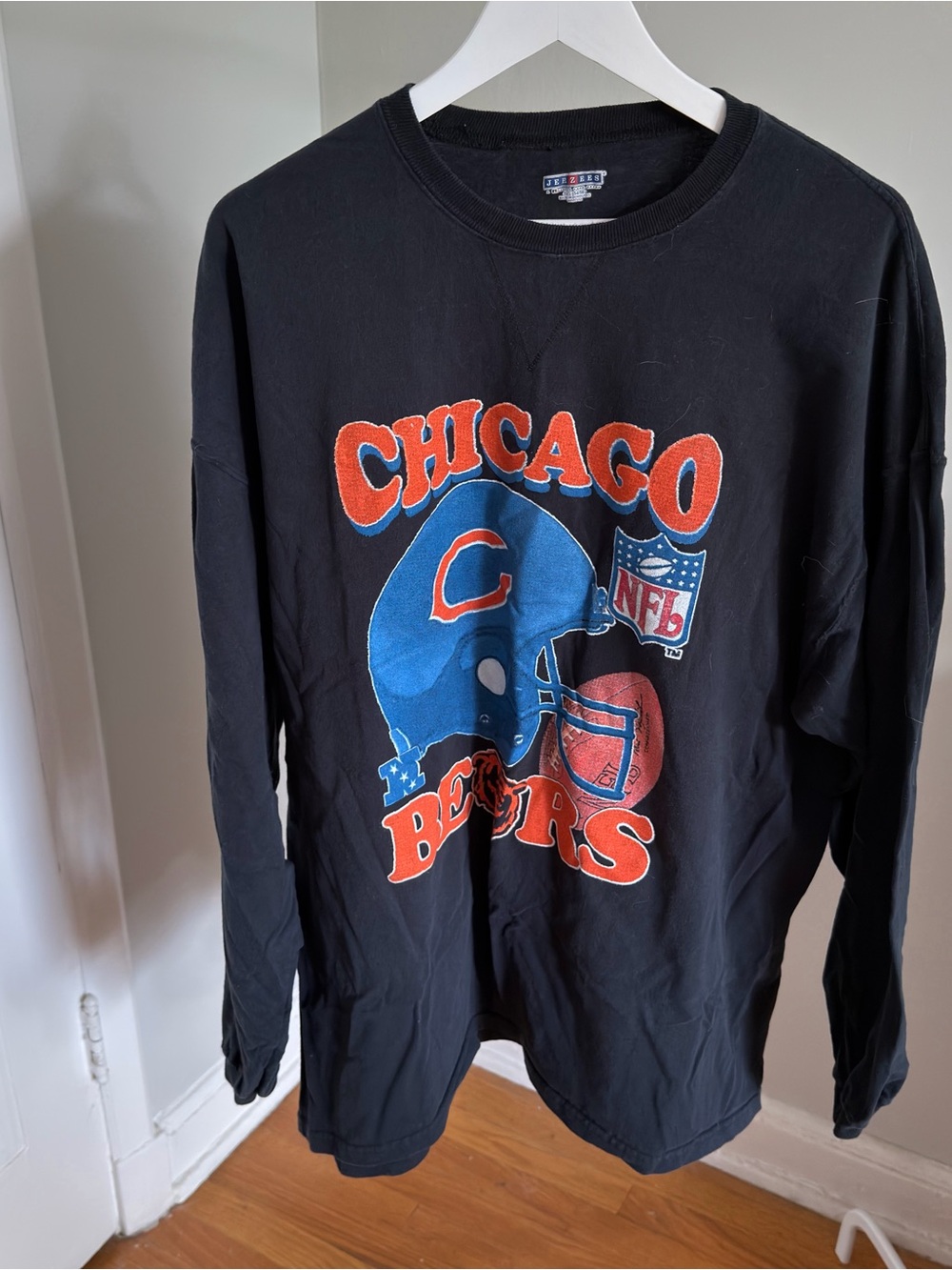 Chicago Bears Long-Sleeve Tee in Black with Team Graphic